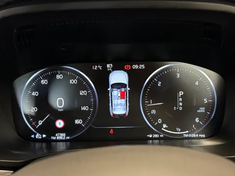 YW68NPG Volvo XC60 2.0 D4 Momentum 5dr AWD Geartronic Thumbnail #24