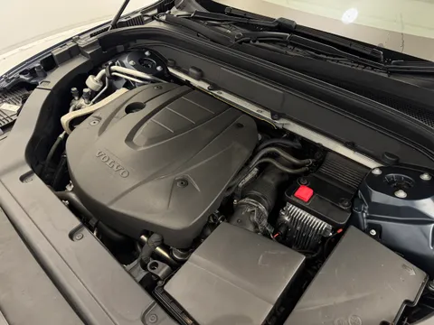 YW68NPG Volvo XC60 2.0 D4 Momentum 5dr AWD Geartronic Thumbnail #25