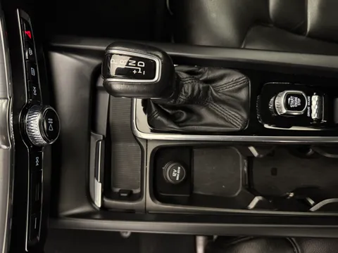 14 of 37 for Volvo XC60 2.0 T4 190 Edition 5dr Geartronic