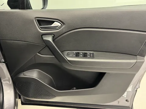 DL21GMZ Renault Captur 1.0 TCE 90 Iconic 5dr Thumbnail #17