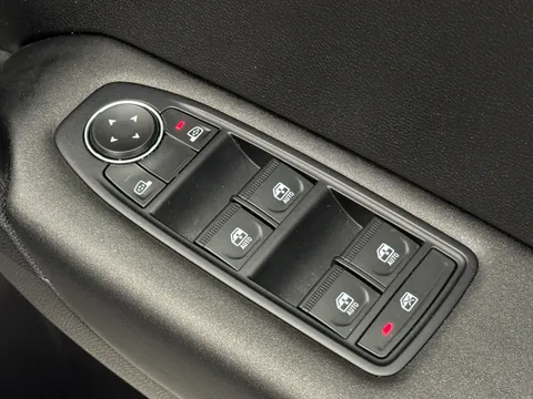 DL21GMZ Renault Captur 1.0 TCE 90 Iconic 5dr Thumbnail #18