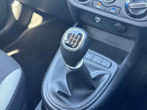 EK73GYO Hyundai i10 1.0 MPi SE 5dr Thumbnail #14