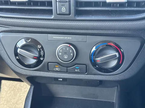 EK73GYO Hyundai i10 1.0 MPi SE 5dr Thumbnail #24