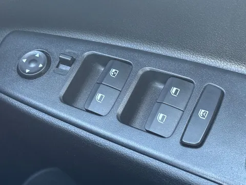 EK73GYO Hyundai i10 1.0 MPi SE 5dr Thumbnail #28