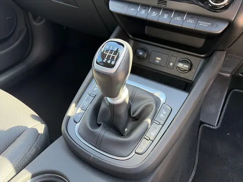 DV72HSZ Hyundai Kona 1.0 TGDi 48V MHEV Ultimate 5dr Thumbnail #15