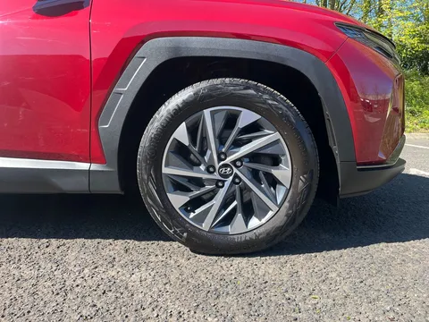 YL22OJW Hyundai Tucson 1.6 TGDi Premium 5dr 2WD Thumbnail #6