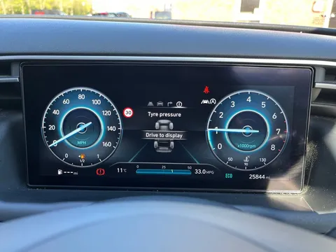 YL22OJW Hyundai Tucson 1.6 TGDi Premium 5dr 2WD Thumbnail #13