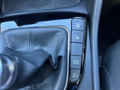 YL22OJW Hyundai Tucson 1.6 TGDi Premium 5dr 2WD Thumbnail #25