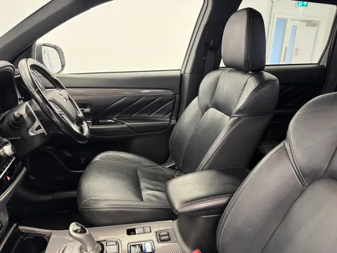 SW21JFK Mitsubishi Outlander 2.4 PHEV Dynamic Safety 5dr Auto Thumbnail #13