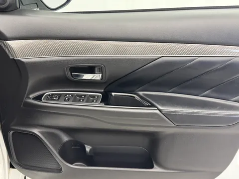 SW21JFK Mitsubishi Outlander 2.4 PHEV Dynamic Safety 5dr Auto Thumbnail #17