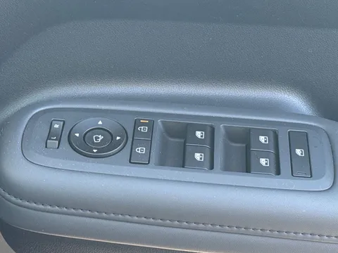 DX75XXR Hyundai Santa Fe 1.6 TGDi 239 Hybrid Ultimate 5dr Auto Thumbnail #24