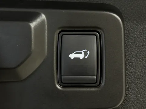 DU25VVN Renault Rafale E-Tech FHEV Iconic Esprit Alpine 5dr Auto 4C Thumbnail #10