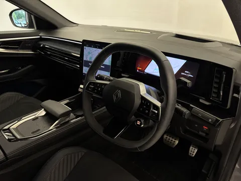 DU25VVN Renault Rafale E-Tech FHEV Iconic Esprit Alpine 5dr Auto 4C Thumbnail #9