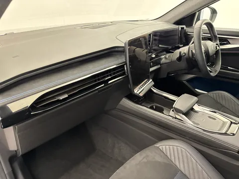 DU25VVN Renault Rafale E-Tech FHEV Iconic Esprit Alpine 5dr Auto 4C Thumbnail #21