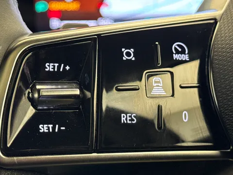 DU25VVN Renault Rafale E-Tech FHEV Iconic Esprit Alpine 5dr Auto 4C Thumbnail #29