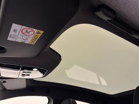 DU25VVN Renault Rafale E-Tech FHEV Iconic Esprit Alpine 5dr Auto 4C Thumbnail #34