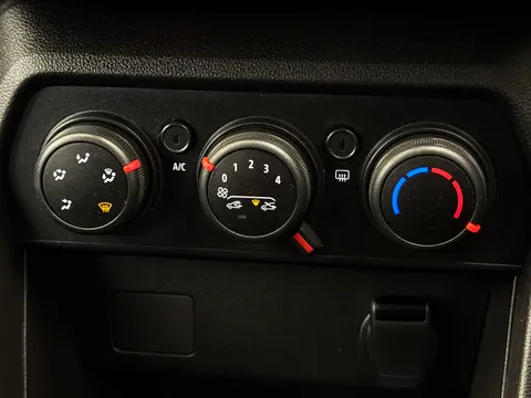 DS24VGU Dacia Sandero Stepway 1.0 TCe Expression 5dr Thumbnail #25