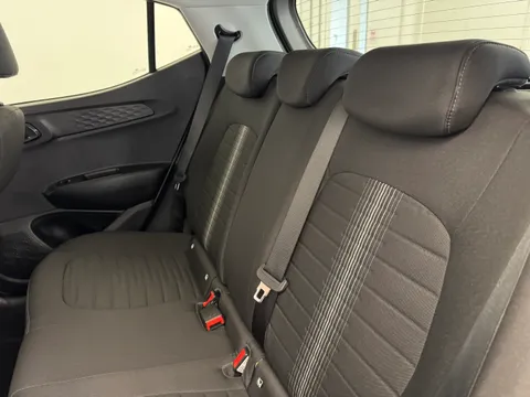 DX72ZWD Hyundai i10 1.0 MPi Premium 5dr Auto Thumbnail #11