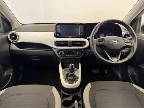 DX72ZWD Hyundai i10 1.0 MPi Premium 5dr Auto Thumbnail #2