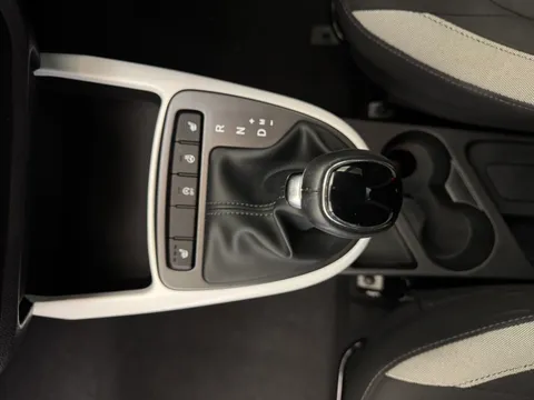 DX72ZWD Hyundai i10 1.0 MPi Premium 5dr Auto Thumbnail #15