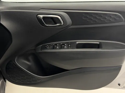 DX72ZWD Hyundai i10 1.0 MPi Premium 5dr Auto Thumbnail #17