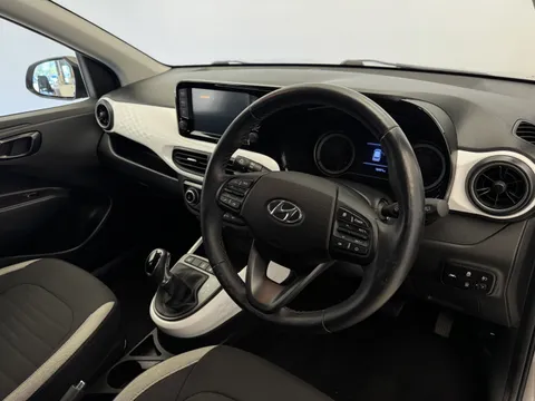 DX72ZWD Hyundai i10 1.0 MPi Premium 5dr Auto Thumbnail #19