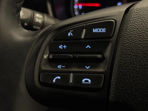 DX72ZWD Hyundai i10 1.0 MPi Premium 5dr Auto Thumbnail #20