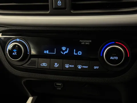 DX72ZWD Hyundai i10 1.0 MPi Premium 5dr Auto Thumbnail #25