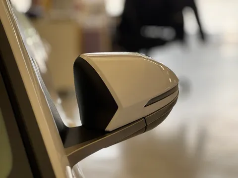 DU74ZGD Hyundai Tucson 1.6T Hybrid Premium 5dr Auto Thumbnail #32