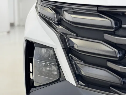 DU74ZGD Hyundai Tucson 1.6T Hybrid Premium 5dr Auto Thumbnail #33