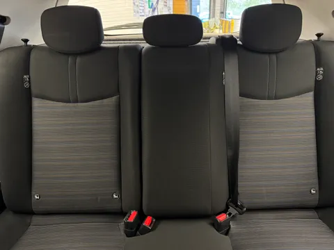 18 of 33 for Nissan LEAF 110kW Acenta 39kWh 5dr Auto