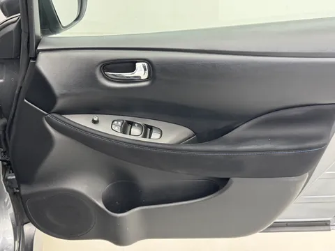 19 of 33 for Nissan LEAF 110kW Acenta 39kWh 5dr Auto