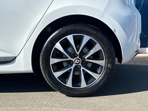 BJ72APO Renault Clio 1.6 E-TECH full hybrid 145 Evolution 5dr Auto Thumbnail #32