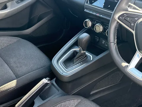 BJ72APO Renault Clio 1.6 E-TECH full hybrid 145 Evolution 5dr Auto Thumbnail #14