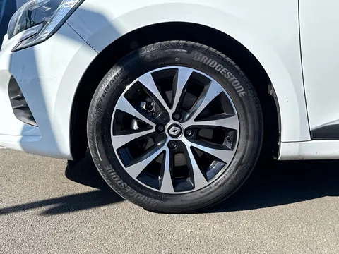 BJ72APO Renault Clio 1.6 E-TECH full hybrid 145 Evolution 5dr Auto Thumbnail #31