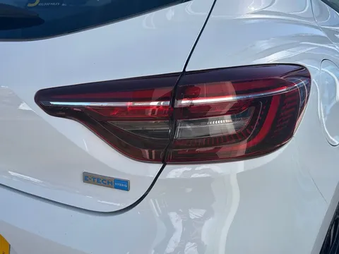 BJ72APO Renault Clio 1.6 E-TECH full hybrid 145 Evolution 5dr Auto Thumbnail #18