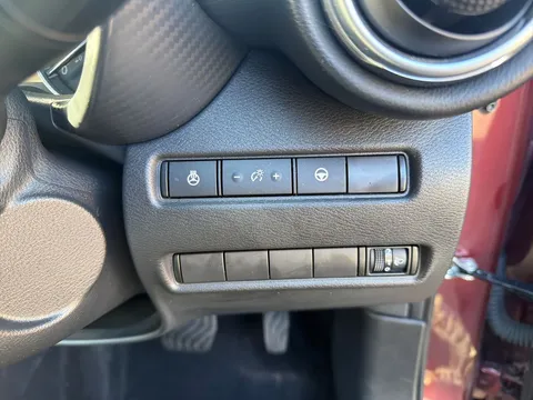 DH23LSD Nissan Juke 1.6 Hybrid Tekna 5dr Auto Thumbnail #24