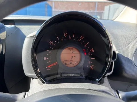 KE69EEW Citroën C1 1.0 VTi 72 Feel 3dr Thumbnail #12