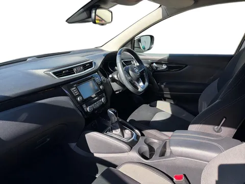 YL70GZG Nissan Qashqai 1.3 DiG-T 160 N-Connecta 5dr DCT [Glass Roof Pack] Thumbnail #11