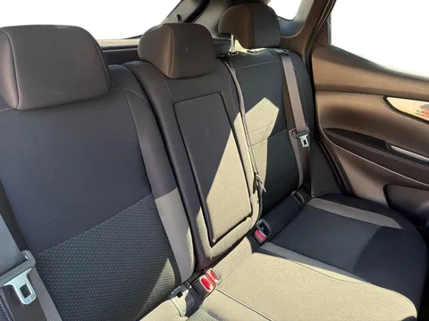 YL70GZG Nissan Qashqai 1.3 DiG-T 160 N-Connecta 5dr DCT [Glass Roof Pack] Thumbnail #16