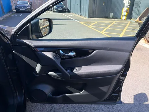 YL70GZG Nissan Qashqai 1.3 DiG-T 160 N-Connecta 5dr DCT [Glass Roof Pack] Thumbnail #18