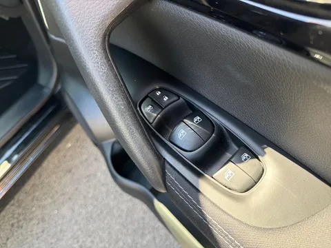 YL70GZG Nissan Qashqai 1.3 DiG-T 160 N-Connecta 5dr DCT [Glass Roof Pack] Thumbnail #22