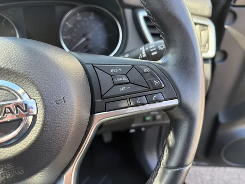 YL70GZG Nissan Qashqai 1.3 DiG-T 160 N-Connecta 5dr DCT [Glass Roof Pack] Thumbnail #24