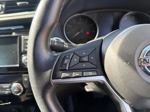 YL70GZG Nissan Qashqai 1.3 DiG-T 160 N-Connecta 5dr DCT [Glass Roof Pack] Thumbnail #26