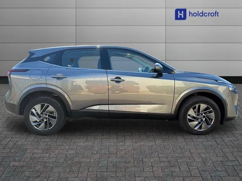 DP73TVD Nissan Qashqai 1.3 DiG-T MH 158 Acenta Premium 5dr Xtronic Thumbnail #3