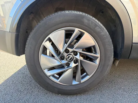 DP73TVD Nissan Qashqai 1.3 DiG-T MH 158 Acenta Premium 5dr Xtronic Thumbnail #9