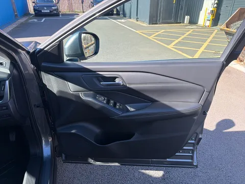 DP73TVD Nissan Qashqai 1.3 DiG-T MH 158 Acenta Premium 5dr Xtronic Thumbnail #18