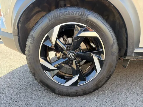 DY24JHJ Nissan Juke 1.0 DiG-T 114 N-Connecta 5dr Thumbnail #9