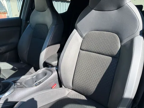 DY24JHJ Nissan Juke 1.0 DiG-T 114 N-Connecta 5dr Thumbnail #17