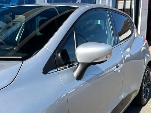 22 of 30 for Renault Clio 0.9 TCE 90 Iconic 5dr